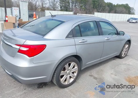 2013 Chrysler 200 Touring z USA, uszkodzony, nr VIN 1C3CCBBB0DN614798
